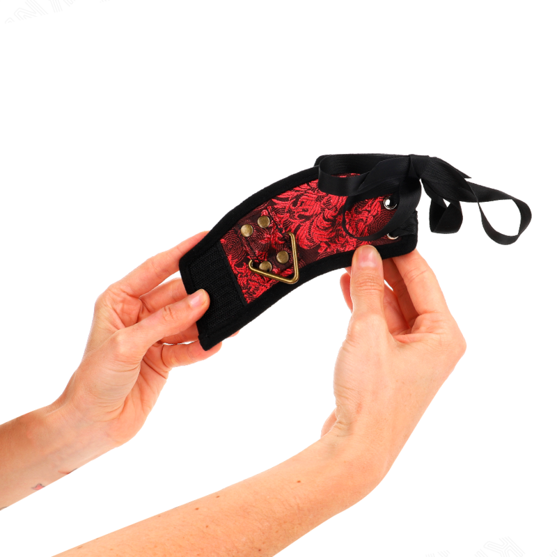 KINK - SCANDAL WRIST RESTRAINTS WITH RED-BLACK LACE DETAILS 24.5 CM X 6.5 CM