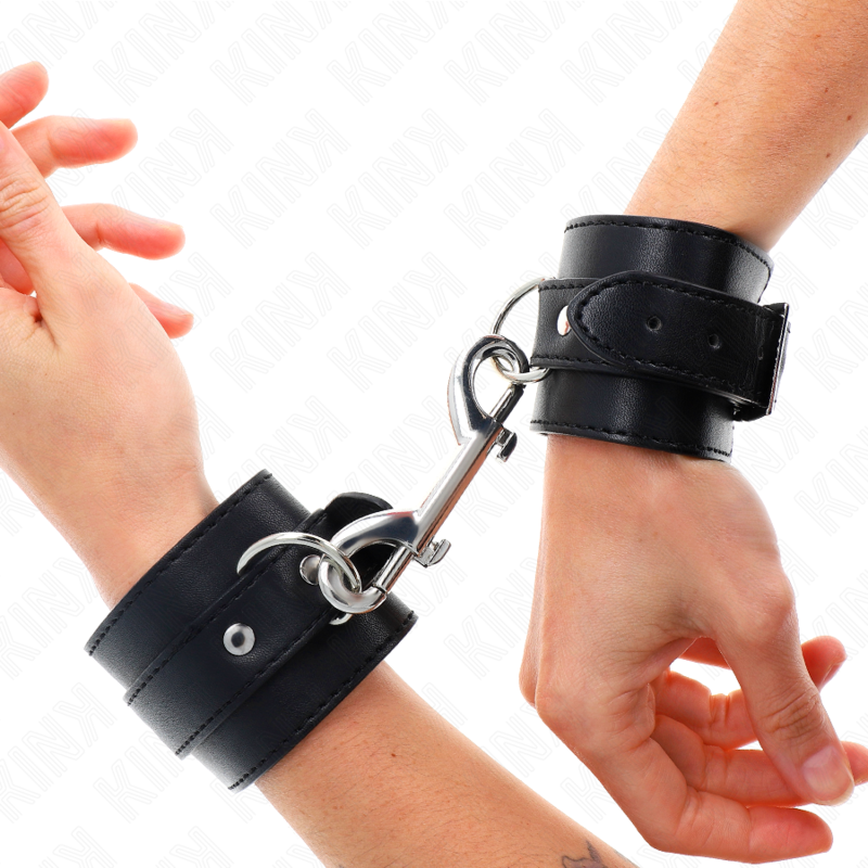 KINK - WRIST BANDS - SINGLE ROW RIVET & LARGE ADJUSTABLE BLACK BUCKLE 17-28 CM X 5 CM
